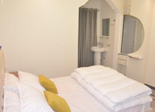 Master Bed With Breakfast 2 Person