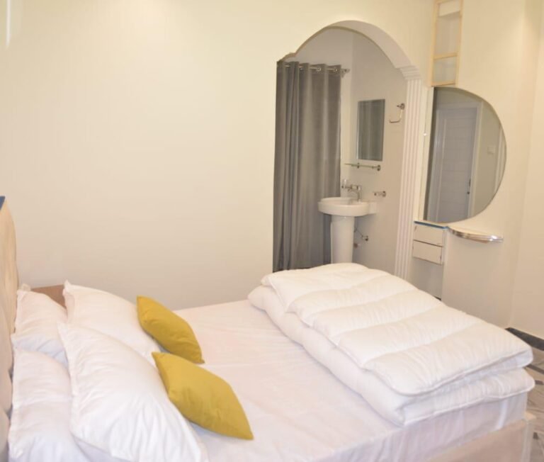 Master Bed With Breakfast 2 Person